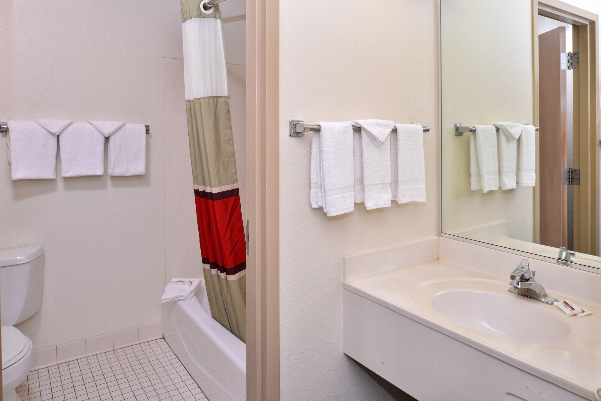 Red Roof Inn Sandusky - Milan Εξωτερικό φωτογραφία