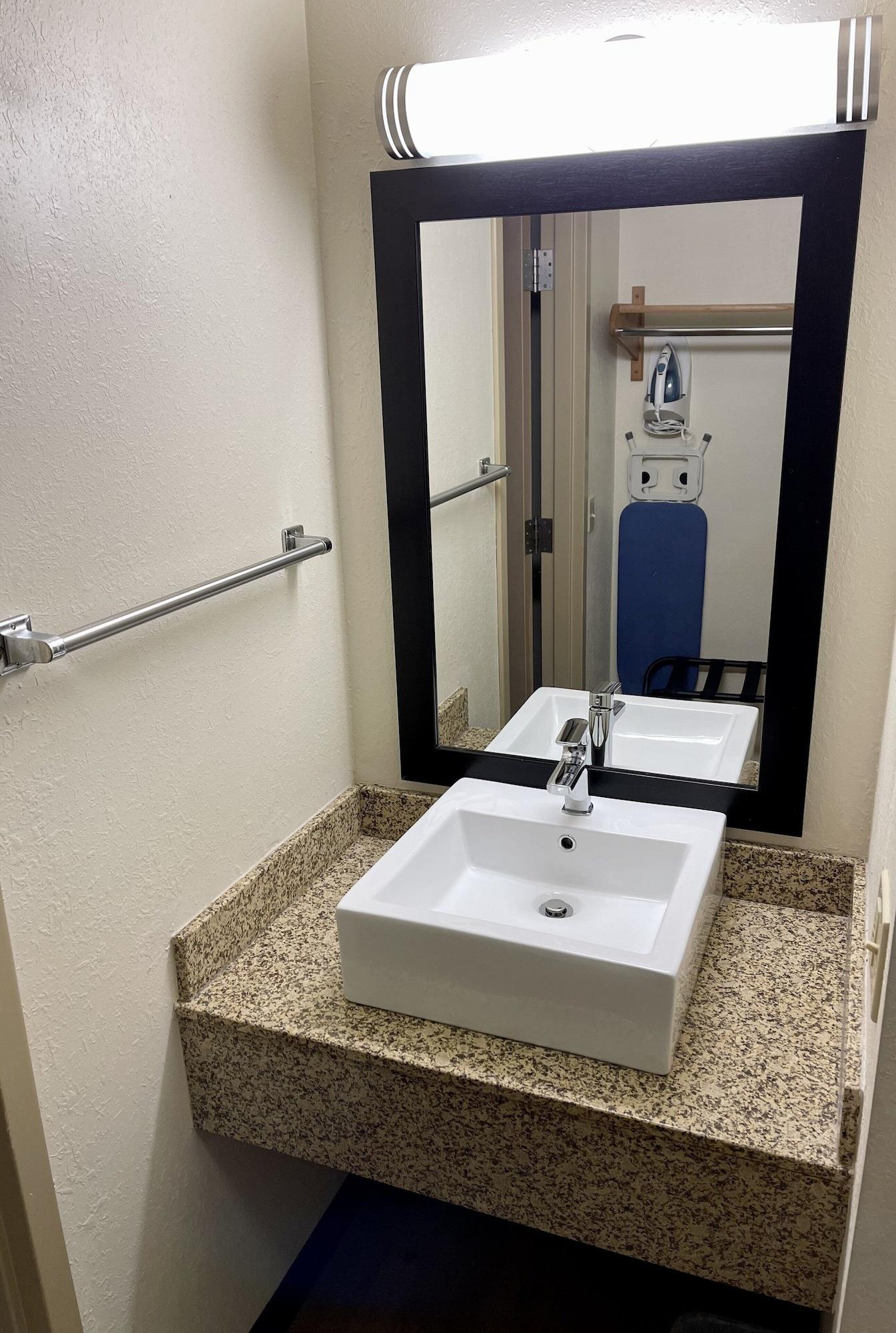 Red Roof Inn Sandusky - Milan Εξωτερικό φωτογραφία